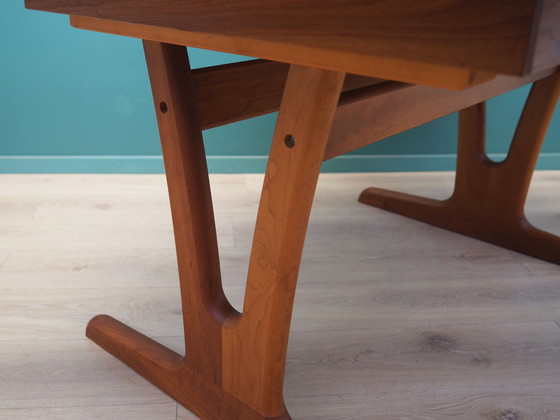 Image 1 of Table en cerisier, Design danois, 1970S, Production : Danemark