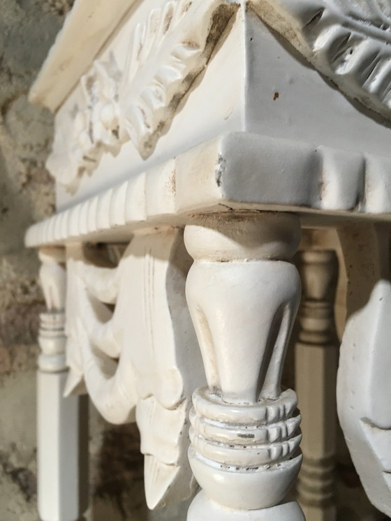Image 1 of Support vintage en bois sculpté et patine blanche