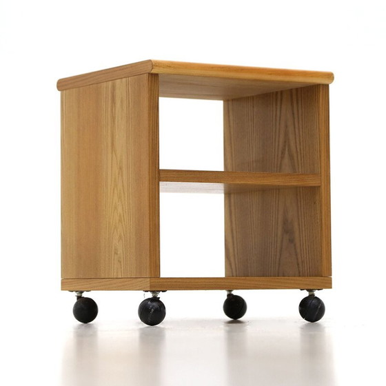 Image 1 of Paire de tables de chevet vintage en bois avec roulettes, Italie 1970