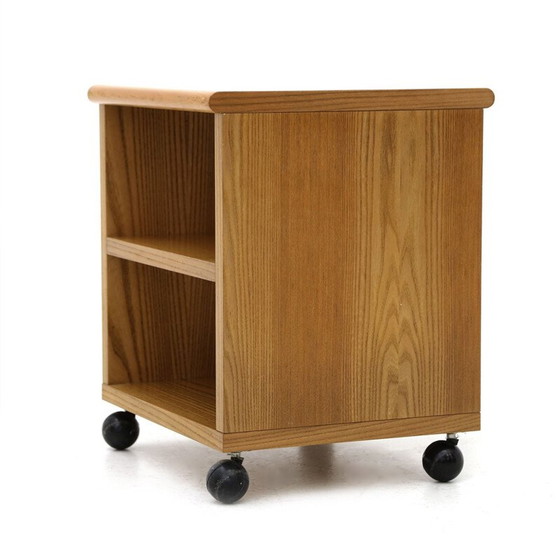 Image 1 of Paire de tables de chevet vintage en bois avec roulettes, Italie 1970