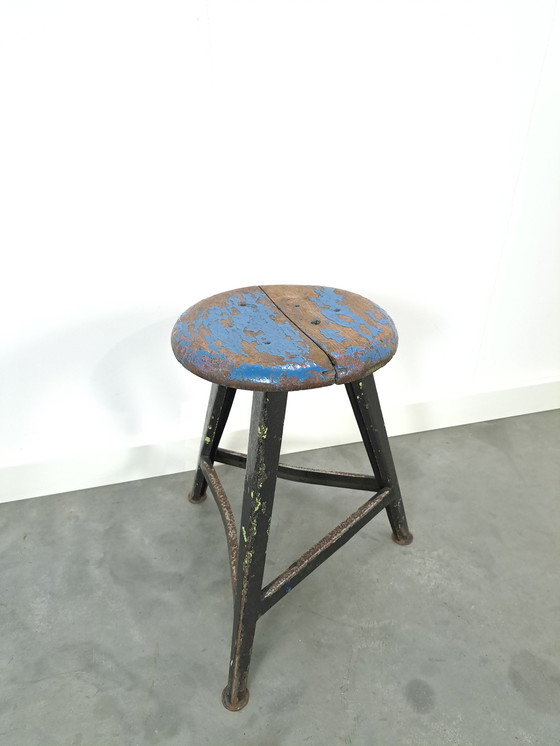 Image 1 of Tabouret industriel en bois et acier bleu