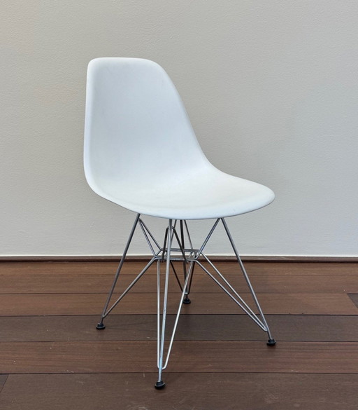 Vitra Eames Dsr Plastic Side Chair 2015 White