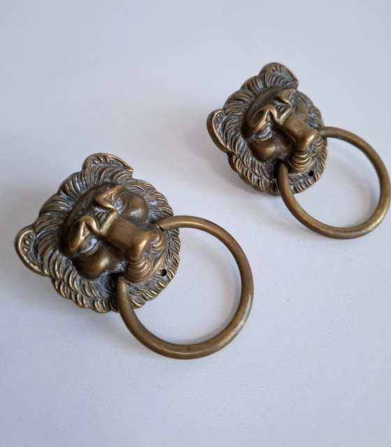 Image 1 of 2 boutons d'armoire Vintage en laiton Leeuwekop Ladet pulls Cupboard buttons