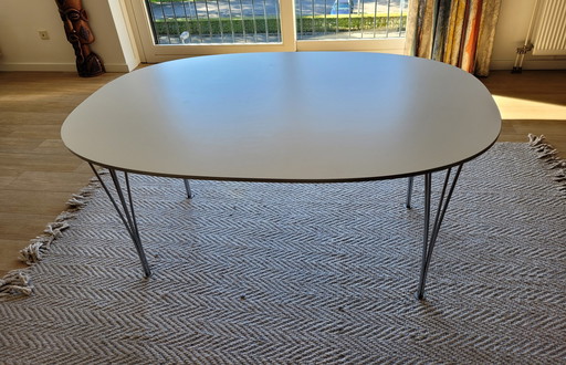 Table de salle à manger Superellipse de Fritz Hansen