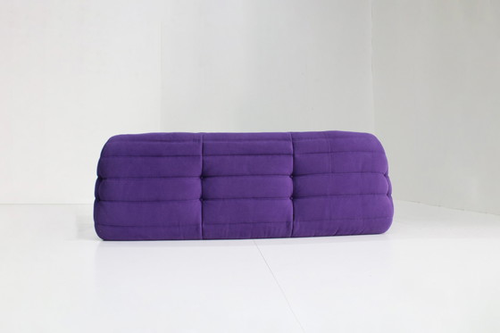 Image 1 of Ligne Roset Canapé Togo avec accoudoirs et pouf Par Michel Ducaroy