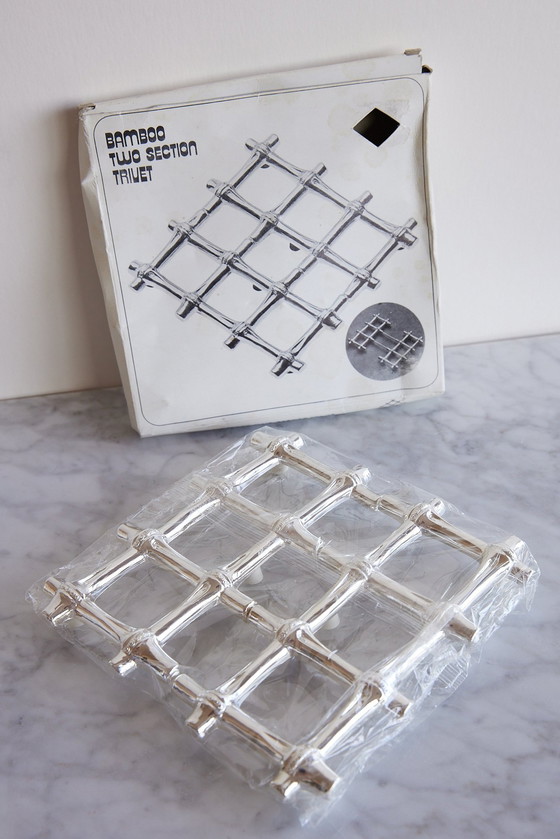 Image 1 of Dessous de plat extensible en faux bambou plaqué argent