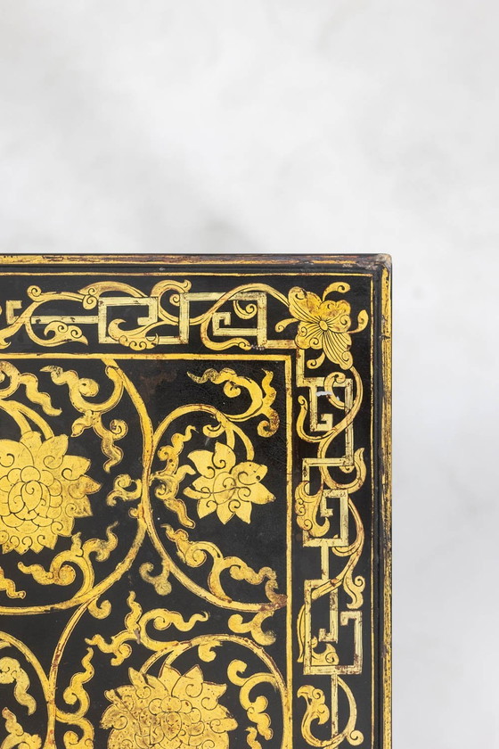 Image 1 of Table Basse En Laque Rehaussée De Motifs Floraux. Circa 1900.
