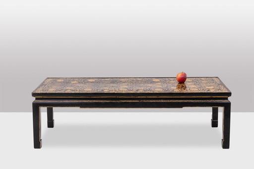 Table Basse En Laque Rehaussée De Motifs Floraux. Circa 1900.