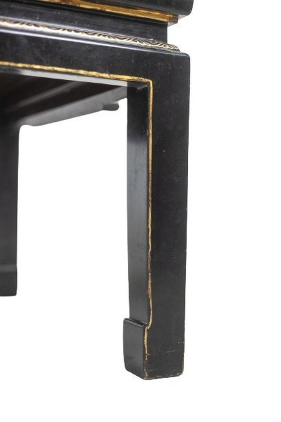 Image 1 of Table Basse En Laque Rehaussée De Motifs Floraux. Circa 1900.