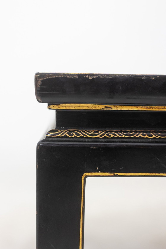 Image 1 of Table Basse En Laque Rehaussée De Motifs Floraux. Circa 1900.