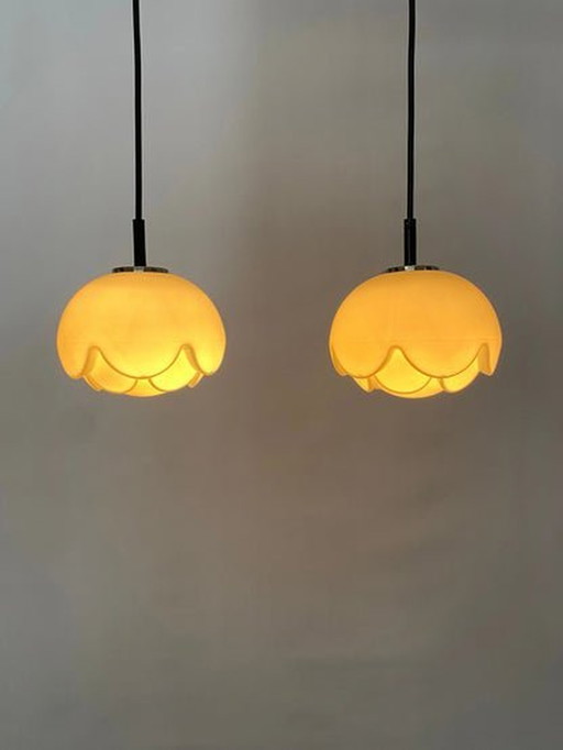 2X lampes pendantes Peill & Putzler - verre dépoli, forme d'artichaut, 1970