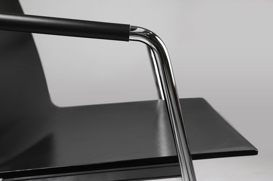 Image 1 of Chaise noire avec accoudoirs, Mid Century Modern, Belgique