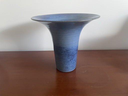 Gubbels Helden - Vase trompette en poterie d'art bleue