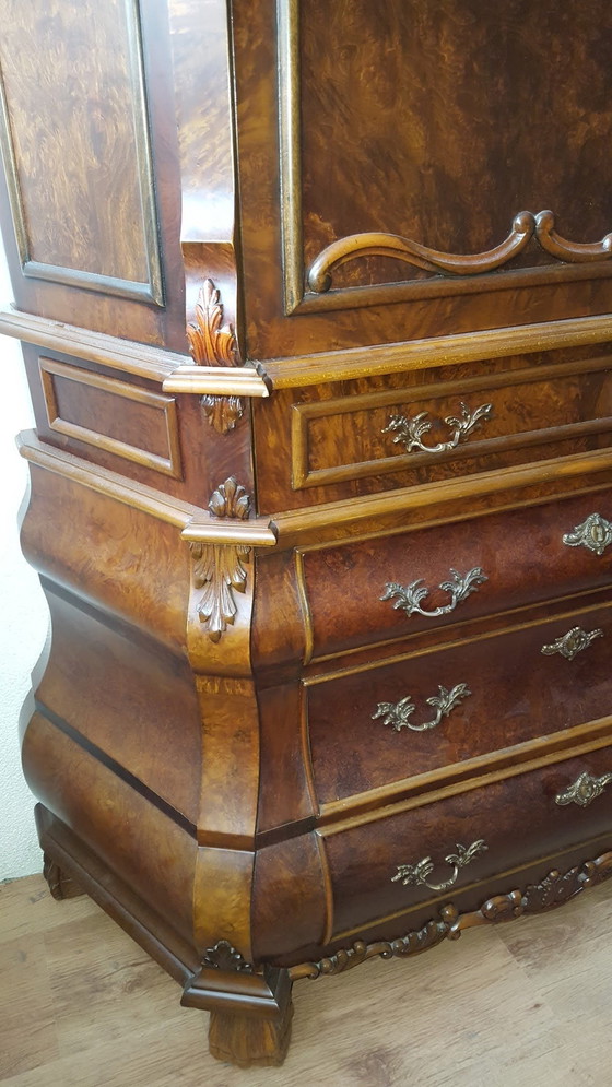 Image 1 of Armoire à panse classique