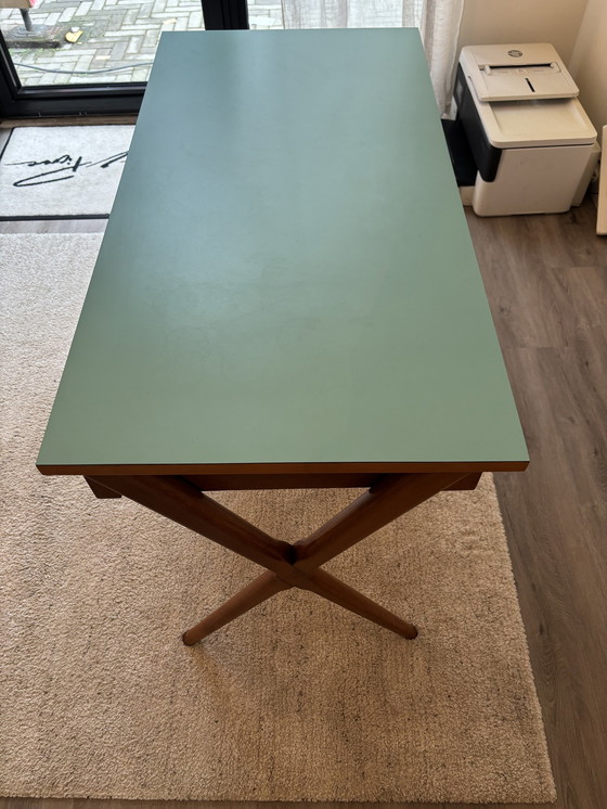 Image 1 of Bureau italien au design vintage