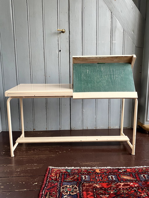 Banc d'école vintage avec tableau noir intégré