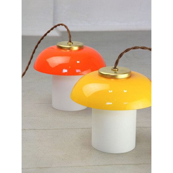 Image 1 of Lampe suspendue en verre jaune et laiton du Mid Century