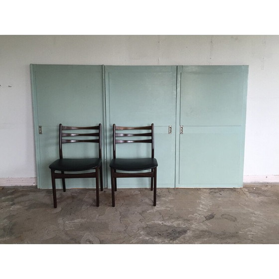 Image 1 of Ensemble de 4 chaises vintage en bois et simili cuir, 1950