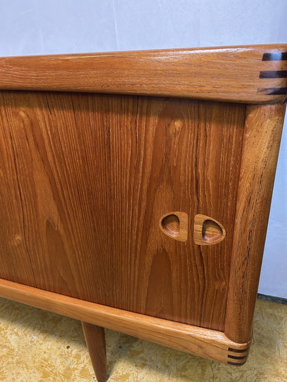 Image 1 of Superbe buffet en teck danois Mid Century Retro Vintage par Bramin - Dessiné par H.W. Klein 1960S