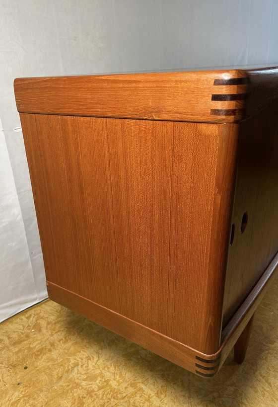 Image 1 of Superbe buffet en teck danois Mid Century Retro Vintage par Bramin - Dessiné par H.W. Klein 1960S