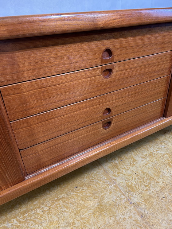 Image 1 of Superbe buffet en teck danois Mid Century Retro Vintage par Bramin - Dessiné par H.W. Klein 1960S