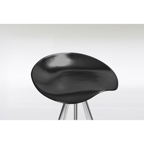 Image 1 of Paire de tabourets de bar vintage en hêtre et chrome par Pepe Cortés pour Amat, 1990