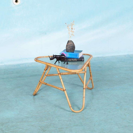 Image 1 of Table basse vintage en rotin des années 60 Table d'appoint en rotin de Bohème