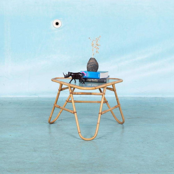 Image 1 of Table basse vintage en rotin des années 60 Table d'appoint en rotin de Bohème