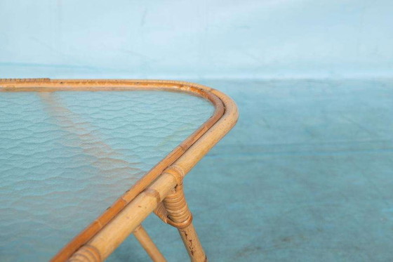 Image 1 of Table basse vintage en rotin des années 60 Table d'appoint en rotin de Bohème