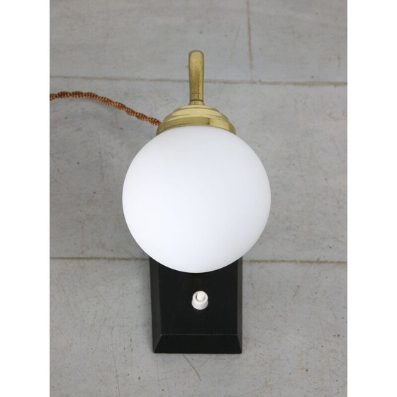 Image 1 of Lampe de table Mid Century en laiton et opaline