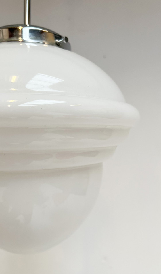 Image 1 of Plafonnier en verre opale avec câble des années 1960