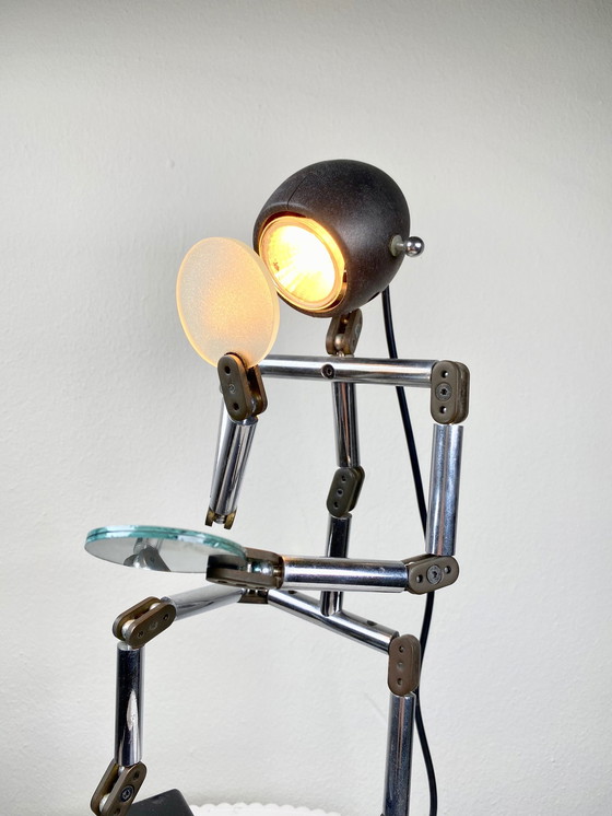 Image 1 of Iconique lampe de table vintage Osqar Robot Sculpture - Design By Ygnacio Baranga 1980S
