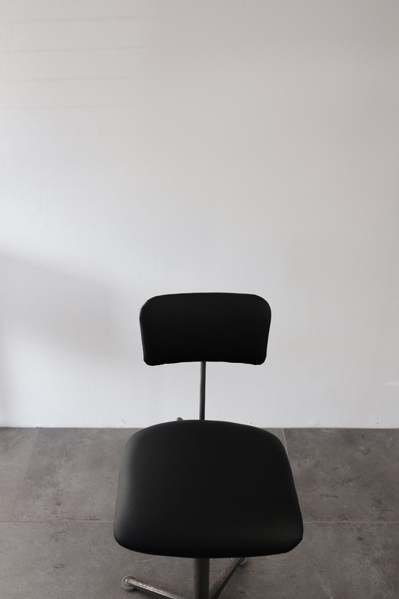 Image 1 of Chaise de bureau vintage de Friso Kramer pour Ahrend The Circle, 1960