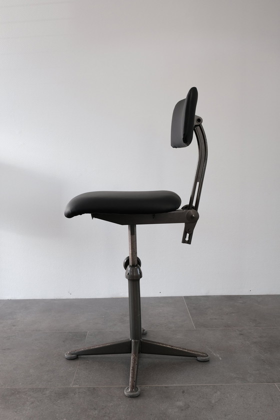 Image 1 of Chaise de bureau vintage de Friso Kramer pour Ahrend The Circle, 1960