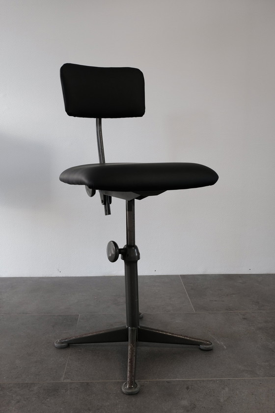 Image 1 of Chaise de bureau vintage de Friso Kramer pour Ahrend The Circle, 1960