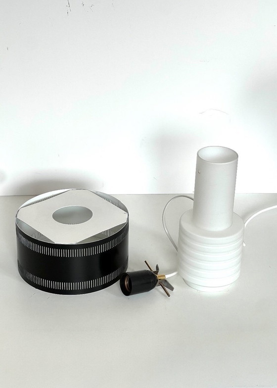 Image 1 of Suspension scandinave en métal laqué et opalin des années 50.