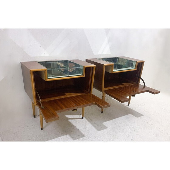 Image 1 of Paire de tables de nuit italiennes du milieu du siècle en bois et verre, années 1950