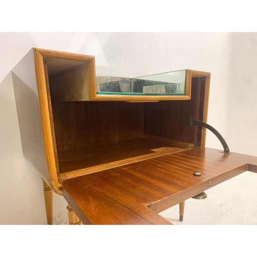 Paire de tables de nuit italiennes du milieu du siècle en bois et verre, années 1950