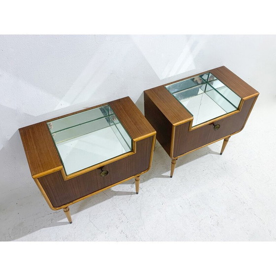 Image 1 of Paire de tables de nuit italiennes du milieu du siècle en bois et verre, années 1950