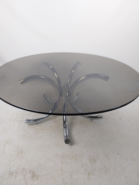 Image 1 of 1 X Table basse en acier chromé avec plateau en verre fumé 110Cm.