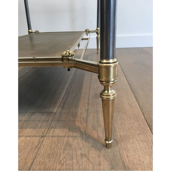 Image 1 of Table basse vintage en laiton et acier brossé avec plateaux en cuir et verre néoclassique transparent, 1940