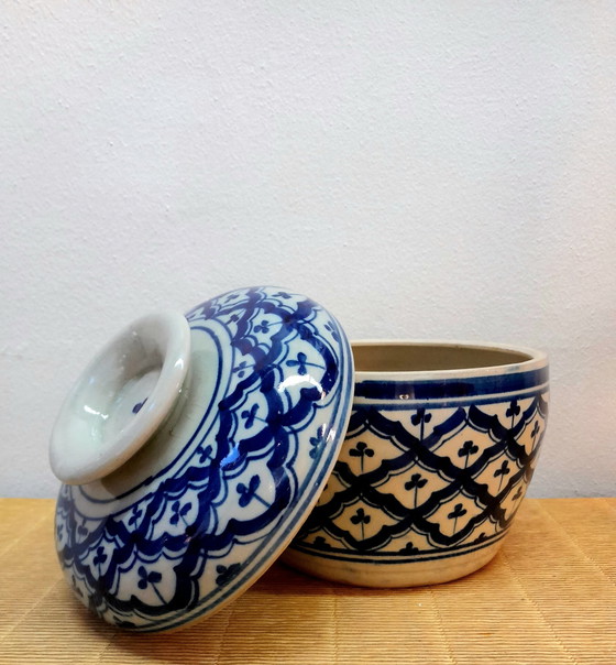 Image 1 of Pot Boule En Céramique Asiatique Bleu Et Blanc 