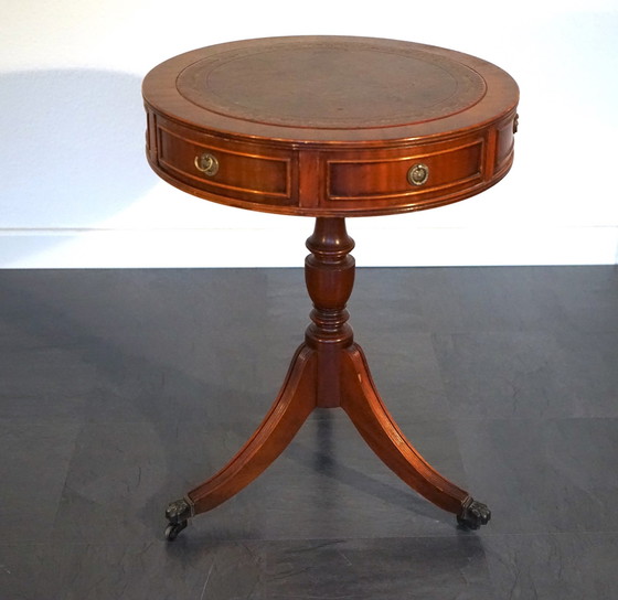 Image 1 of Ancienne table d'appoint anglaise avec plateau en cuir