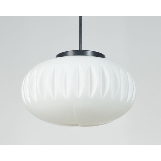 Image 1 of Lampe suspendue vintage avec abat-jour en verre opale par Napako, Tchécoslovaquie 1960