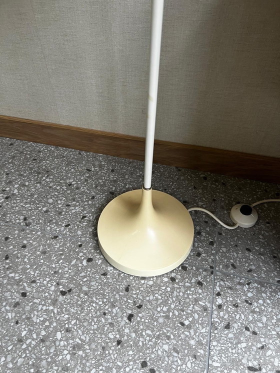 Image 1 of Lampadaire Seventies Base Tulipe Avec Abat-jour Orange Avec Fleurs