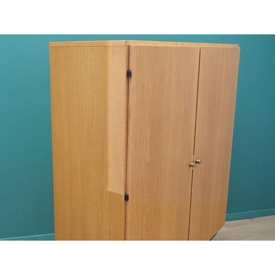 Image 1 of Armoire en frêne, design danois, années 1970, production : Danemark