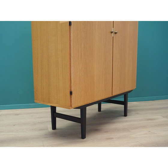 Image 1 of Armoire en frêne, design danois, années 1970, production : Danemark