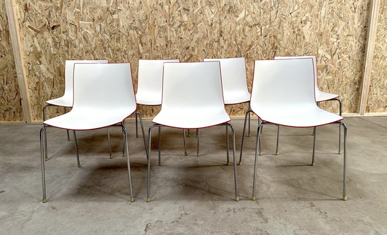 Image 1 of Arper Catifa 46 Design Chair - Plastique blanc/rouge