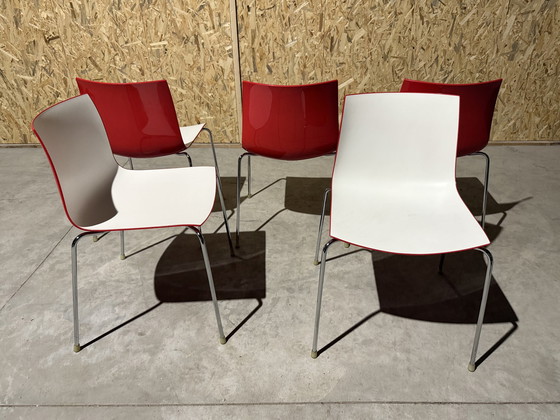 Image 1 of Arper Catifa 46 Design Chair - Plastique blanc/rouge