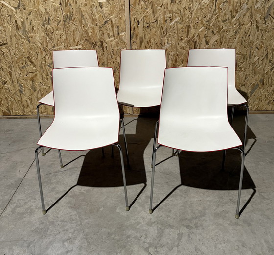 Image 1 of Arper Catifa 46 Design Chair - Plastique blanc/rouge